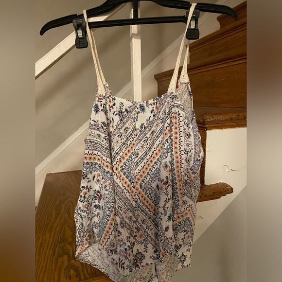 Rue21 tank Top knit spaghetti straps with floral pattern Size Medium - Picture 3 of 8